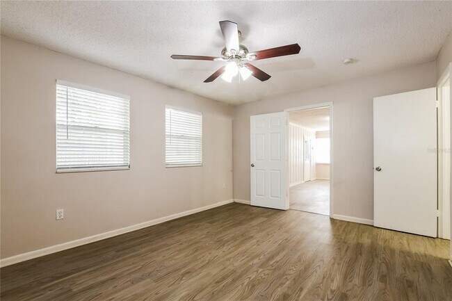 Building Photo - 705 Woodlawn Dr