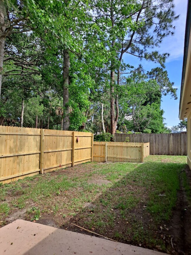 Building Photo - UPDATED 3BR 2BA WITH 2 CAR GARAGE FOR RENT