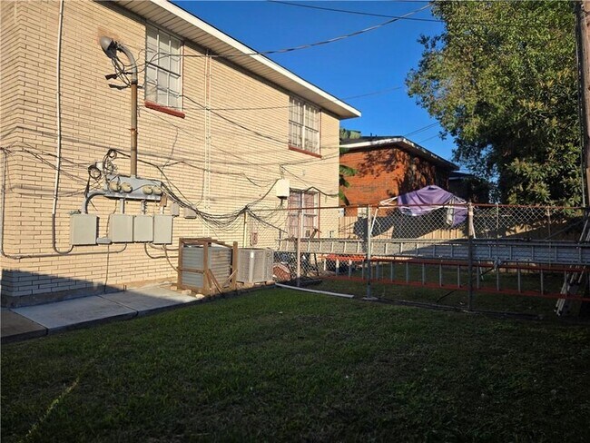 Building Photo - 2102 Euclid St