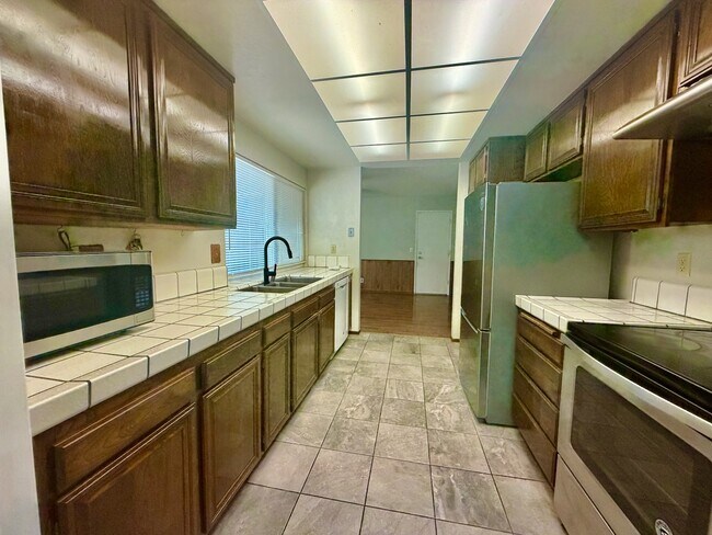 Building Photo - 821 St Lucia Ct