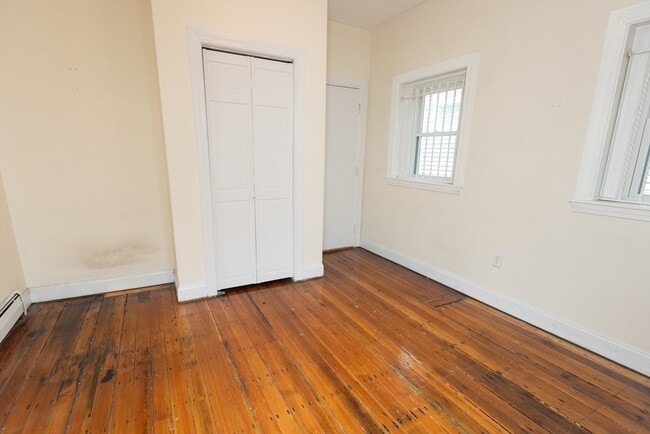 Building Photo - 29 Monument Sq