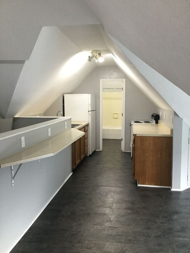 Interior Photo - 634 S. 6th