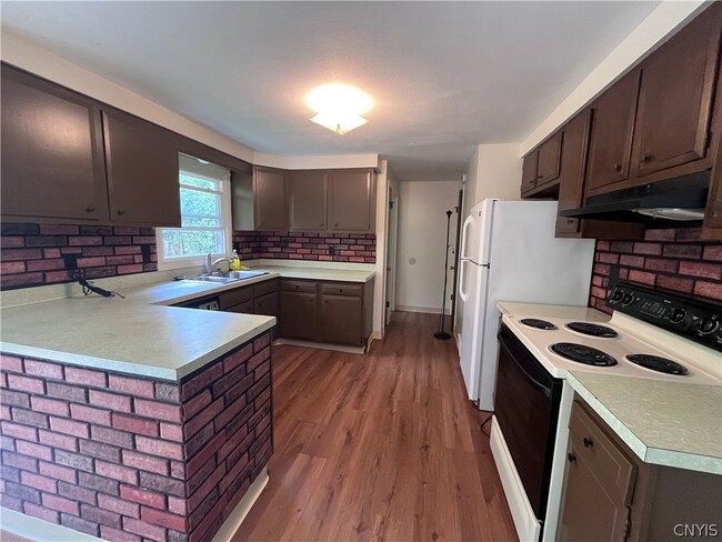 Building Photo - 645 Sunflower Dr