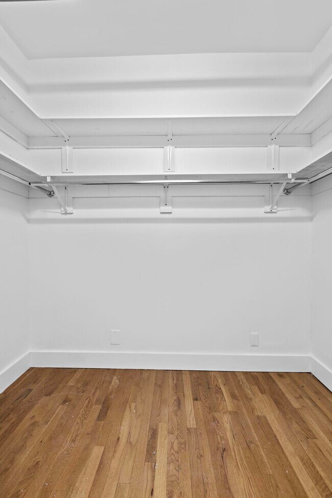 Building Photo - 309 Monroe St