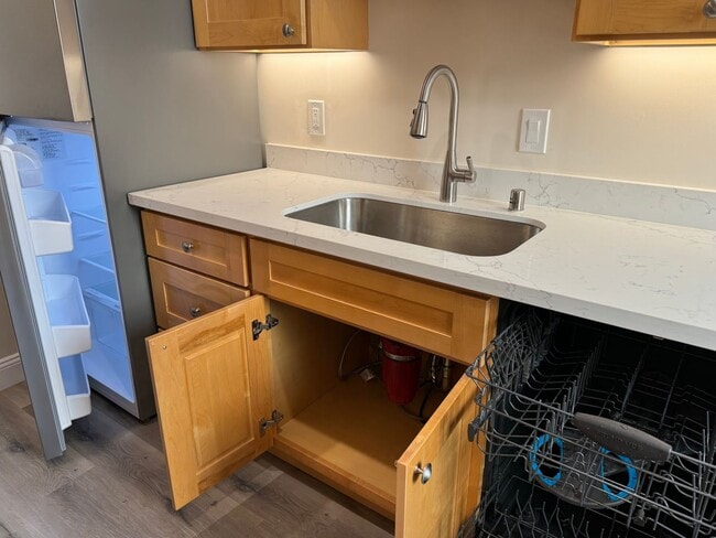 Building Photo - Newly Remodeled 3 Room Studio Apartment