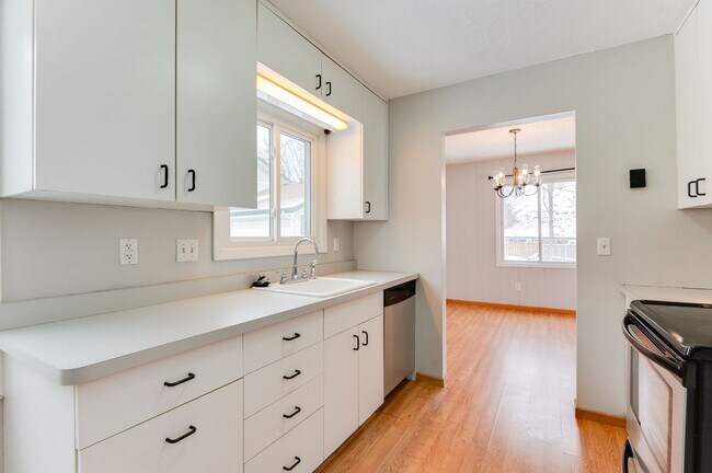 Building Photo - Terraceview Townhome