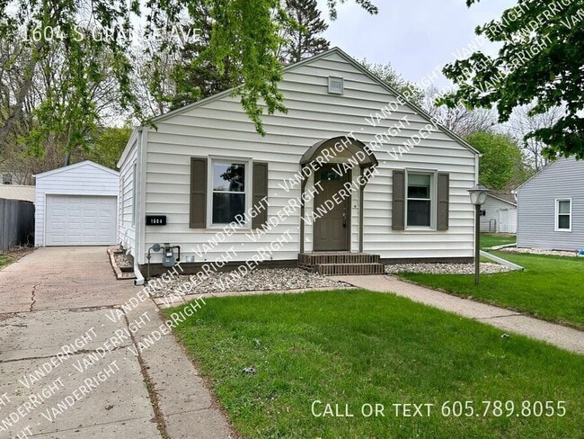 Building Photo - 1604 S Grange Ave