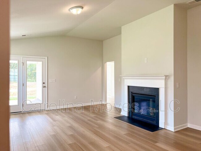 Building Photo - 121 Braxton Dr