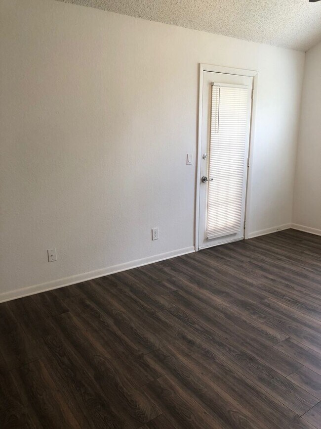 Building Photo - Lexington place One bedroom Condo