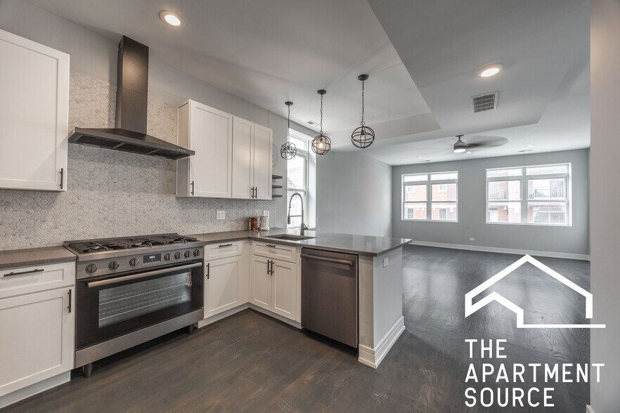 Primary Photo - 3255 N Elston Ave