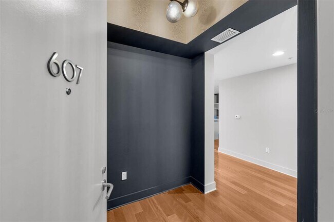 Building Photo - 260 S Osceola Ave
