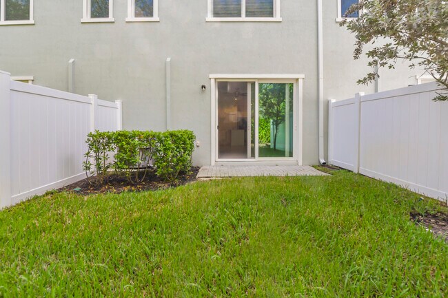 Building Photo - 4519 Hollister Ave