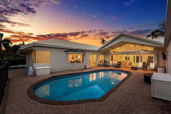 Building Photo - 1332 Tamarind Way