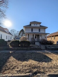 Building Photo - Spacious 3 Bedroom Home with 2 Car Garage and Large Yard!