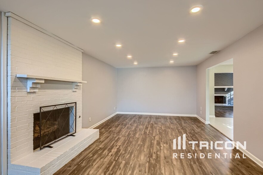Building Photo - 1712 Hartford Dr
