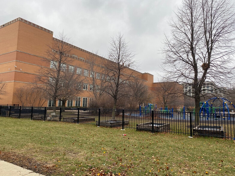 School near by - 435 W Hobbie St