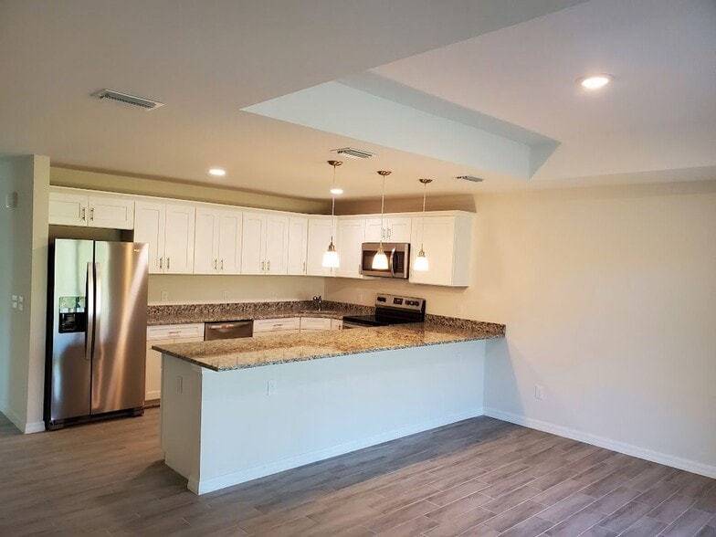 Building Photo - Coming Soon Newer 3x2 Duplex Unit