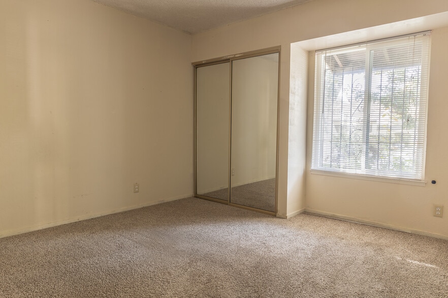 Building Photo - 7084 Via Ramada