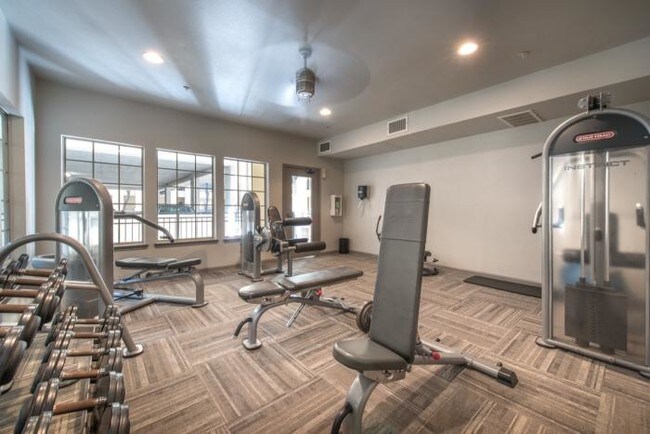 Building Photo - 2 bedroom in Dallas TX 75204