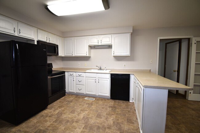 Building Photo - 304 Hilldale Ln