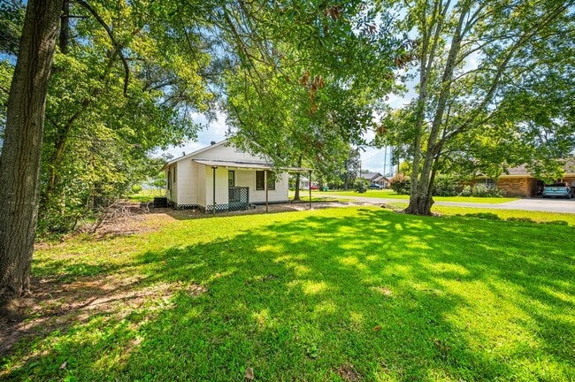 Building Photo - Charming 2 Bedroom 1 Bath In Boyce!