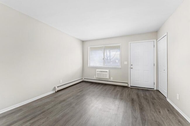 Building Photo - 4064 Columbus St