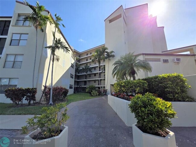 Building Photo - 2320 S Cypress Bend Dr