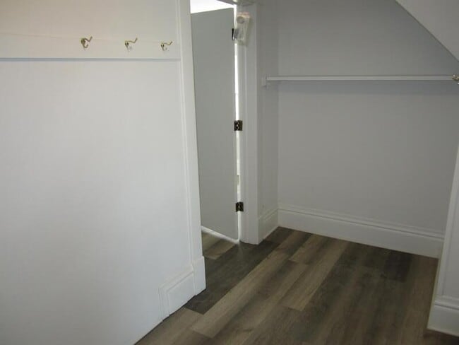 Building Photo - 119 Tennyson Ct