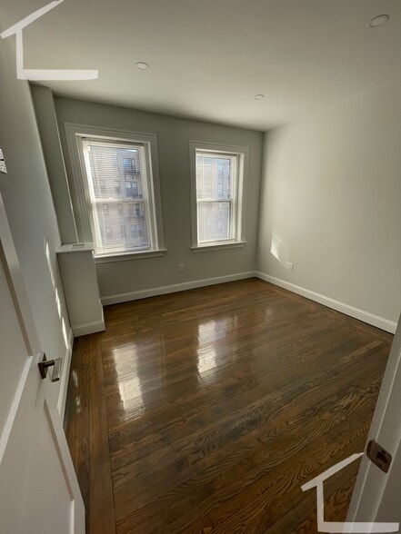 Building Photo - 20 Queensberry St