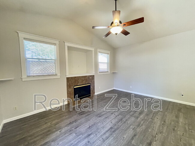 Building Photo - 233 Craftman Ct