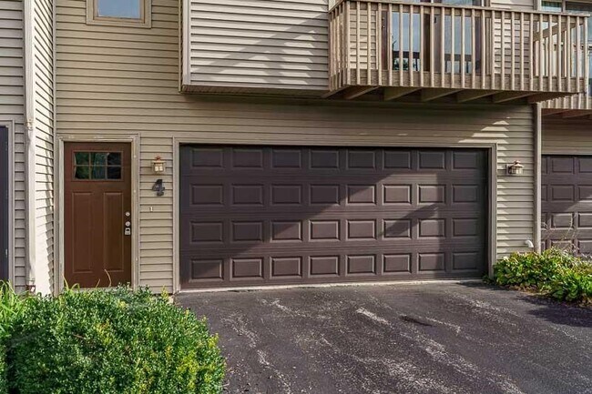 Building Photo - 663 Amphitheater Dr