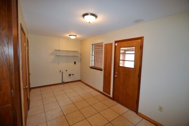 Building Photo - Vintage 3 Bedroom Home in Goodwood Homesites Neighborhood