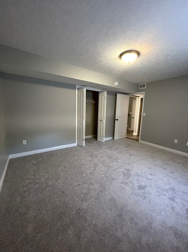 Building Photo - 3 Bedroom Single Family Home - South Side of Lafayette