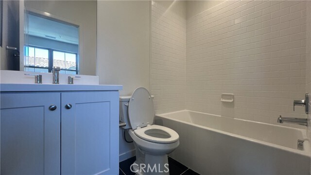 Building Photo - 110 Sunnyside