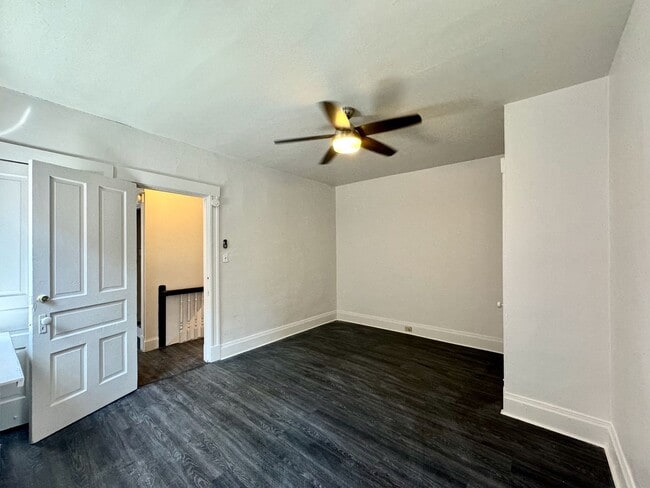 Building Photo - 5 bed/2 bath Mins. from UC Campus for Only...