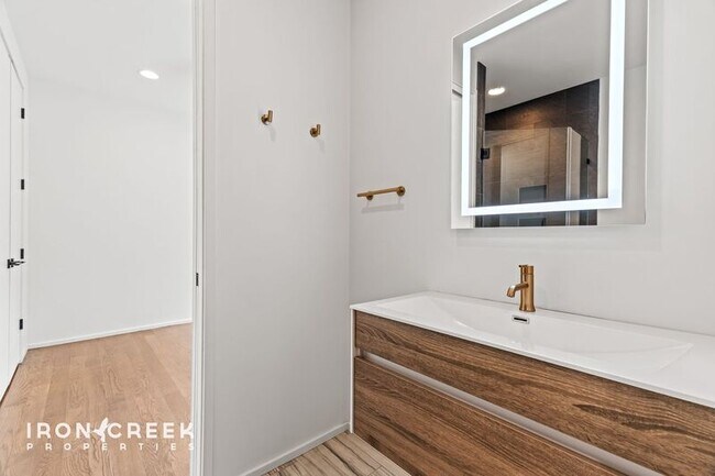Building Photo - 54 Branning St