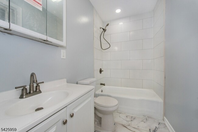 Building Photo - 51 Riggs Pl