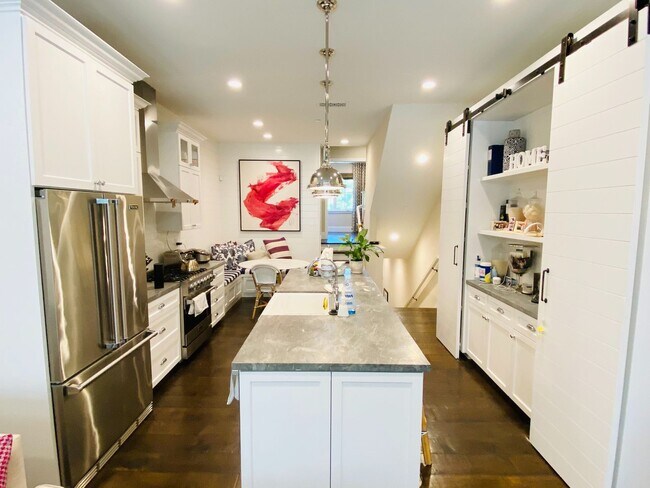 Building Photo - Modern 3 Bed 3 Bath Townhouse Near Downtown Campbell