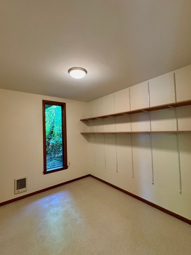 Building Photo - 13807 Silven Ave NE