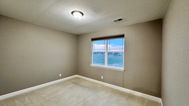 Building Photo - 943 Stagecoach Dr