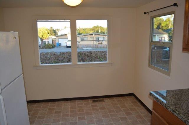 Building Photo - Sweet in-town mobile, very cute 1 bedroom