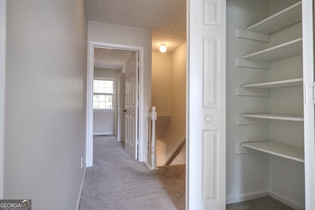 Building Photo - 587 Wedgewood Dr