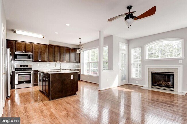 Building Photo - 21264 Victorias Cross Terrace