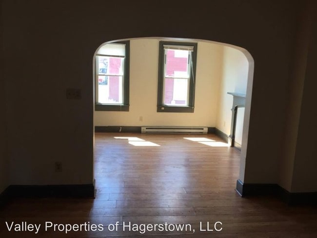 Building Photo - 3 br, 2.5 bath House - 117 N Spring St