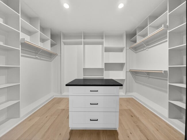 Building Photo - 5619 Chapman St