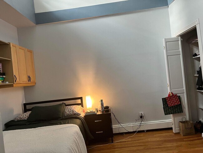 bedroom 2 (currently unfurnished) - 556 1st St
