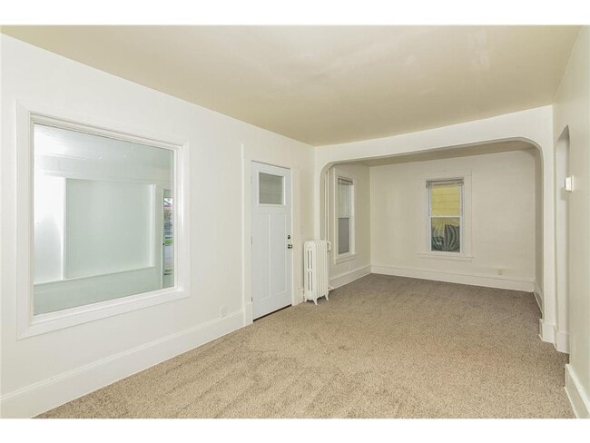 Building Photo - 250 N Irving Ave