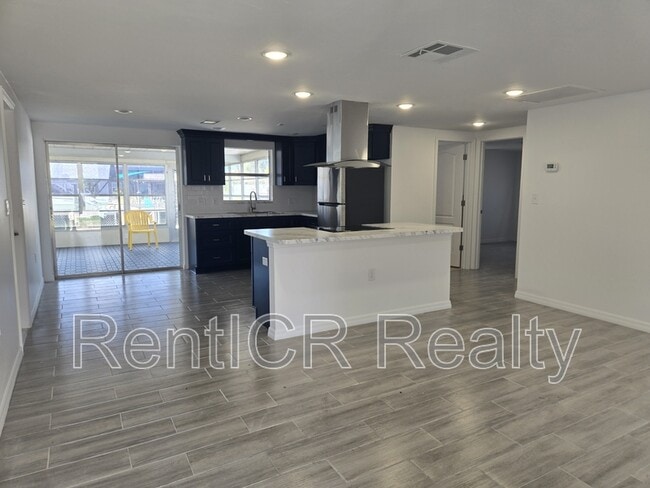 Building Photo - 13311 Susan Dr