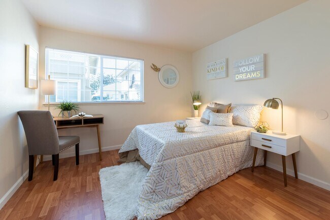 Building Photo - 4091 Park Center Ln