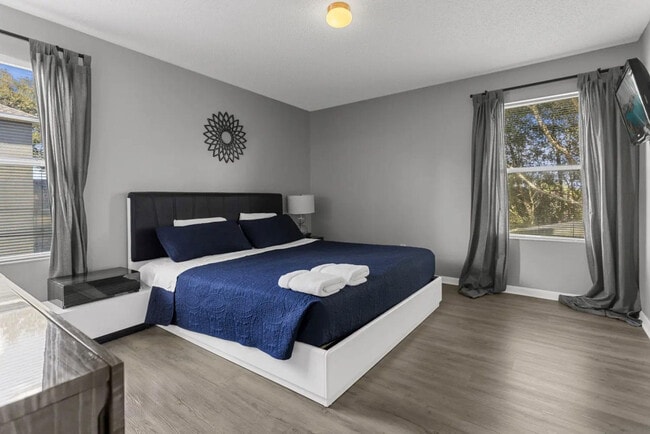 Building Photo - 8503 La Isla Dr